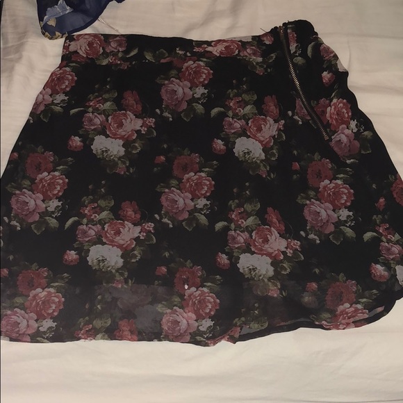 Tobi black flower thin skirt - Picture 1 of 2